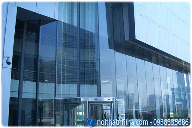 Vách kính cường lực khổ lớn