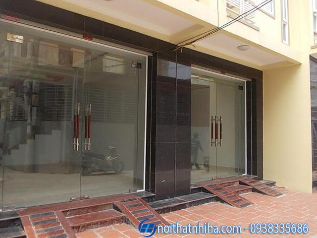 ưu điểm của cửa kính cường lực mở quay